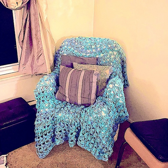 SILKY SOFT Fabric Knit Blanket - One of a kind Unique Stitch Design Made+With=❤️ - Picture 4 of 4